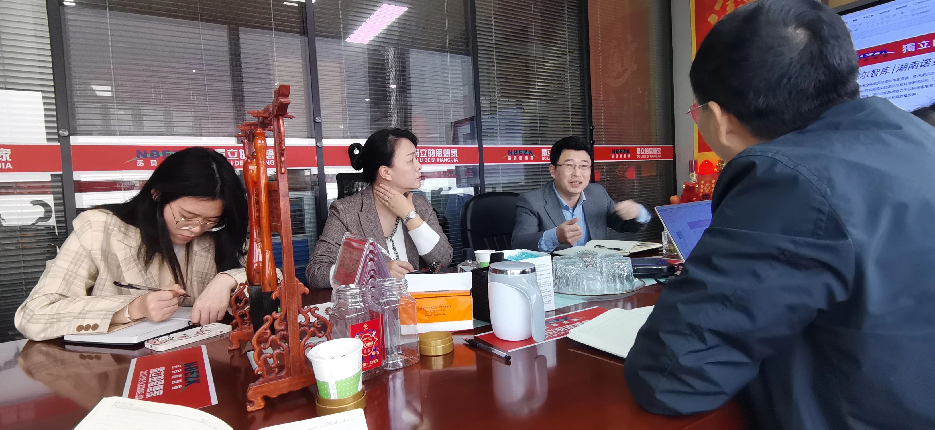 金龙新所长一行调研诺贝尔智库研究院